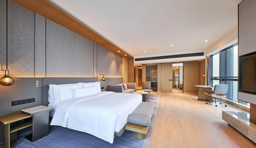 Club Room, 1 King Bed