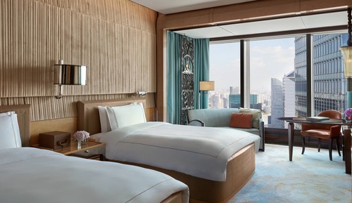 Club City Lights View Twin Room