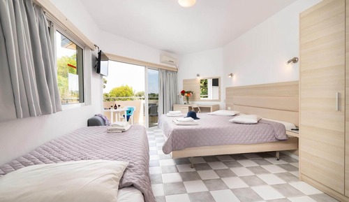 Triple Room