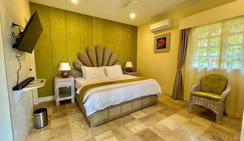 Hibiscus Cottage