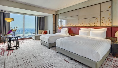Family Room, 1 King Bed, River View (High Floor)