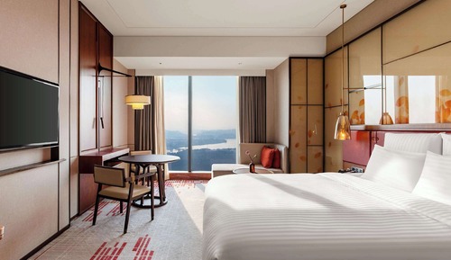 Superior Room, 1 King Bed, City View