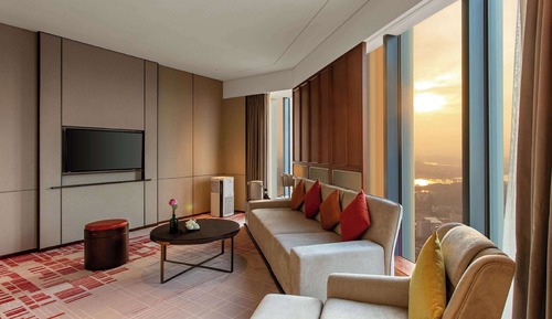 Superior Suite, 1 King Bed, Club Lounge Access