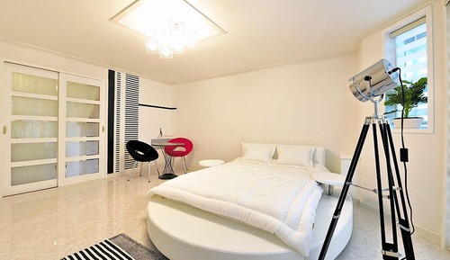 Room (B202)