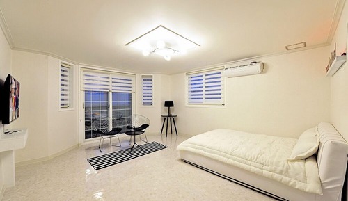 Room (B103)