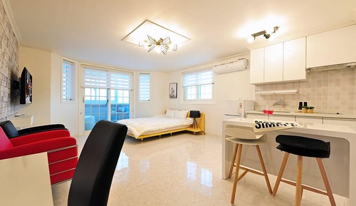 Room (B204)