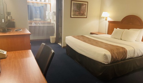 Basic Room, 1 King Bed