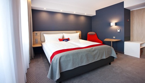 Standard Room, 1 Queen Bed (Top Floor)