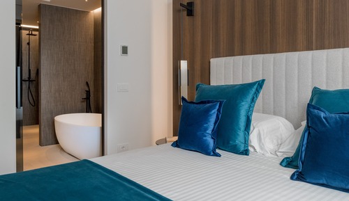Suite, City View