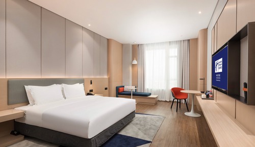 Standard Room, 1 King Bed (Extra Floor Space)