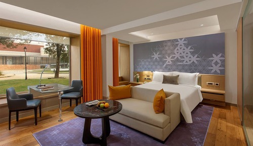 Suite, 1 King Bed, Pool View