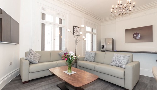 Luxury Apartment, Private Bathroom, City View (Windsor)