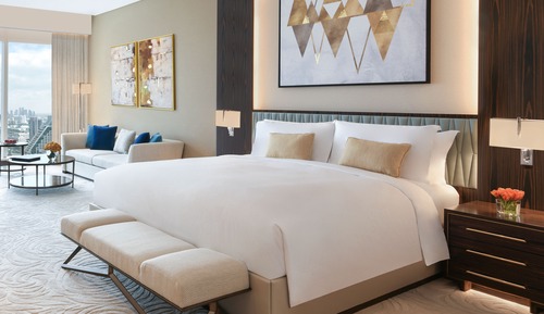 Deluxe Room, 1 King Bed (Club Lounge Access)