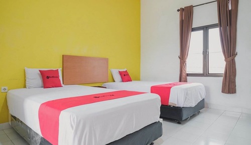 Twin Room (RedDoorz)