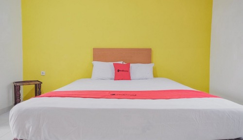 Double Room (RedDoorz)