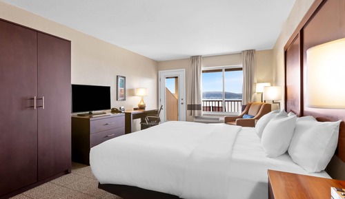 Room, 1 King Bed, Accessible, Lake View (Roll-In Shower)