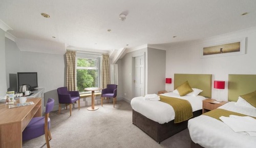 Classic Twin with Lake View