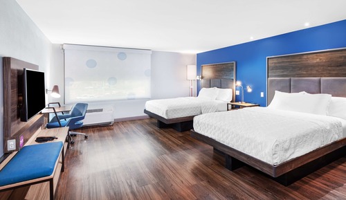 Room, 2 Queen Beds, Accessible (Roll-In Shower)