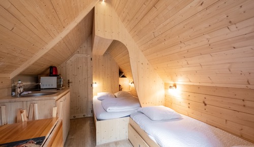 Cabin (Cabane Forestière)