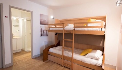 Quintuple Room