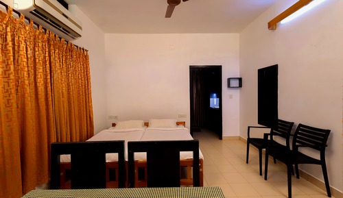 Lakefacing Family Cottage