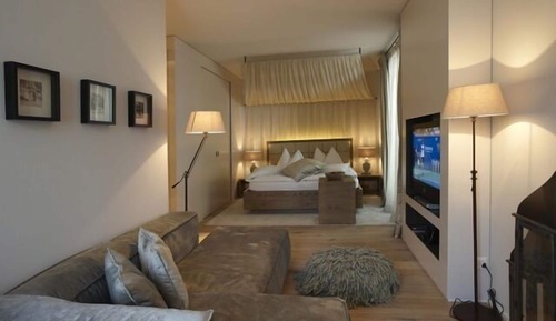 Premium Suite (Charming)