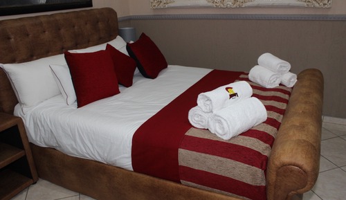 Honeymoon Studio Suite