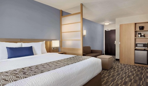 Suite, 1 King Bed, Accessible, Non Smoking (Mobility)