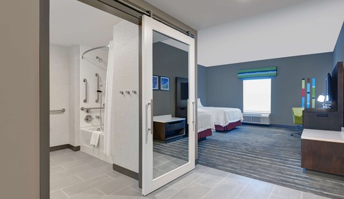 Studio, 2 Queen Beds, Refrigerator & Microwave (Wet bar)