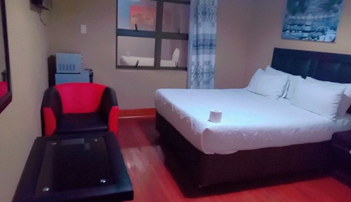 Standard Room (Queen)
