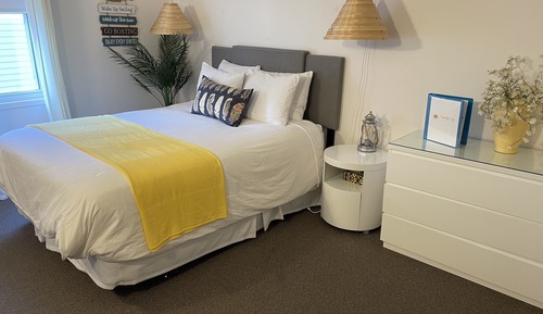 Standard Room, 1 Queen Bed (205)