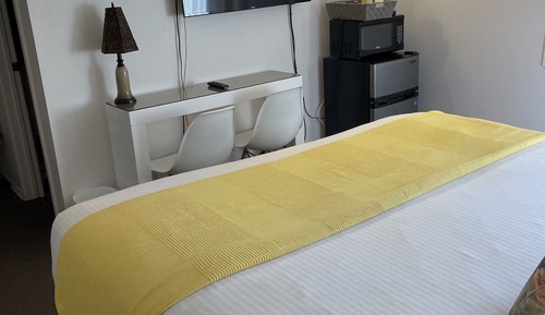 Standard Room, 1 King Bed (203)