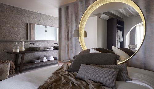 Elegant Suite with HEATED Sharing Pool (2 Adults)