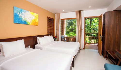 Family Room, 4 Bedrooms, Kitchen, Garden View