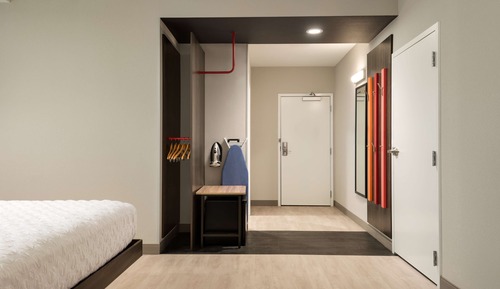 Room, 1 King Bed, Accessible (Hearing, Roll-in Shower)