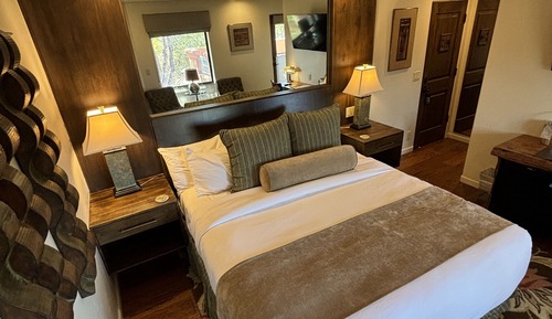 Deluxe Room, 1 King Bed (Juniper Shadows)