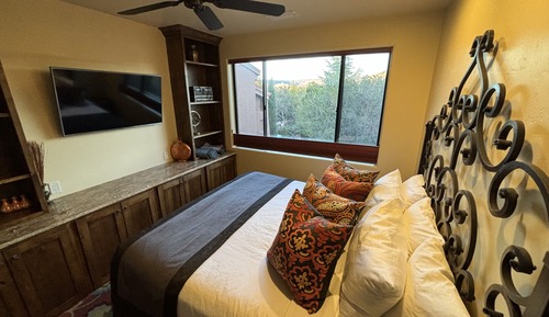 Deluxe Suite, 1 King Bed, Kitchen, Mountain View (Sol Vista Suite)