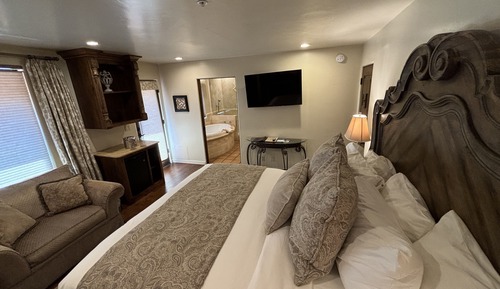 Deluxe Room, 1 King Bed, Mountain View (Moondance)