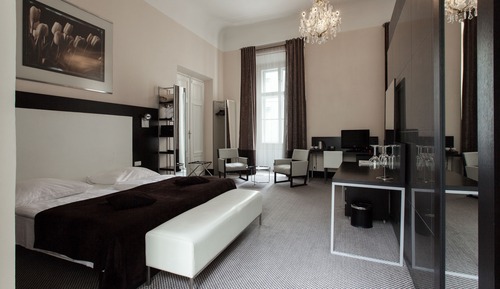 Double Room, 1 King Bed
