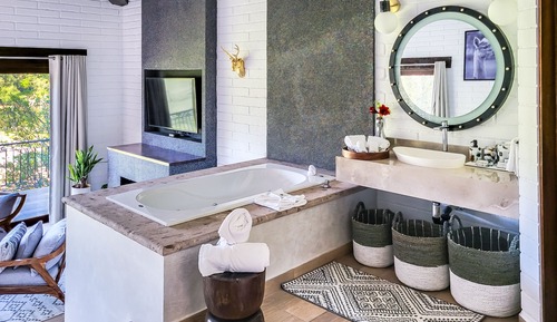 Ultra Suite Cabana