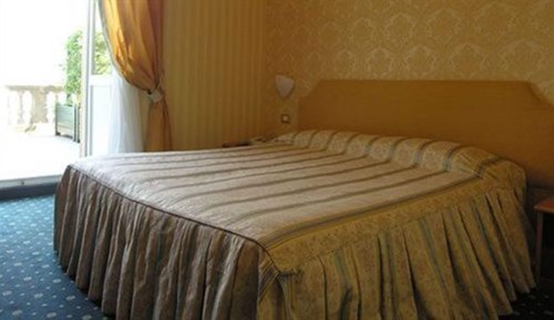 Superior Room, Lake View