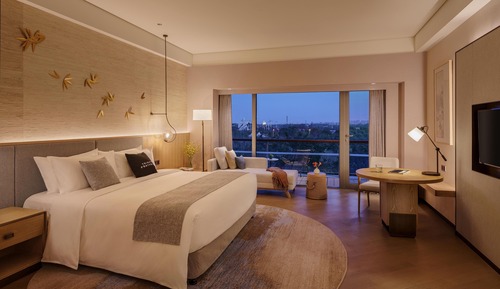 Room, 1 King Bed, Balcony, Garden View