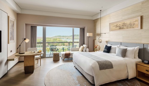 Room, 1 King Bed, Balcony, Lake View
