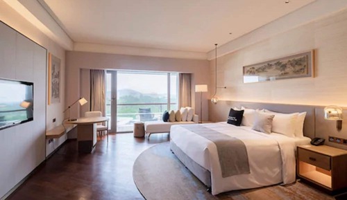 Room, 2 Twin Beds, Balcony, Lake View