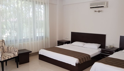 Triple Room, Multiple Beds, Poolside