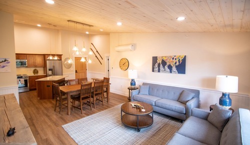 Condo, 2 Bedrooms, Mountainside (2402)
