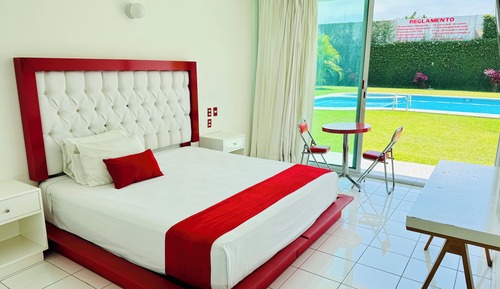 Deluxe Room, 1 King Bed, Air conditioning, Pool View