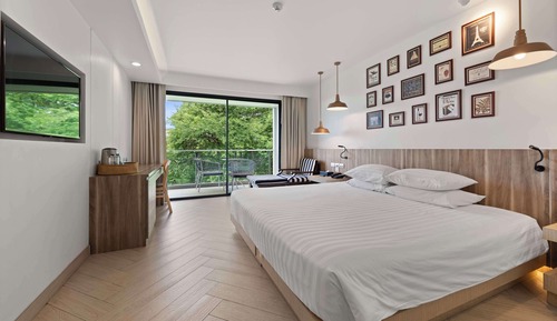 Superior Room, 1 King Bed, Balcony