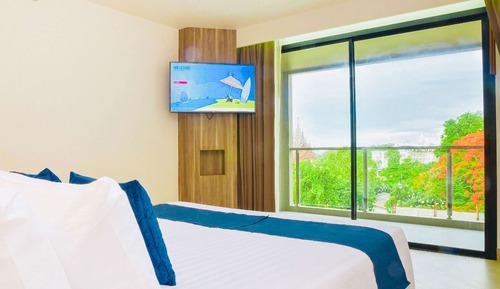 Junior Suite, 1 King Bed, Balcony, Sea View