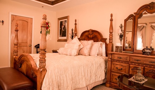 Honeymoon Suite